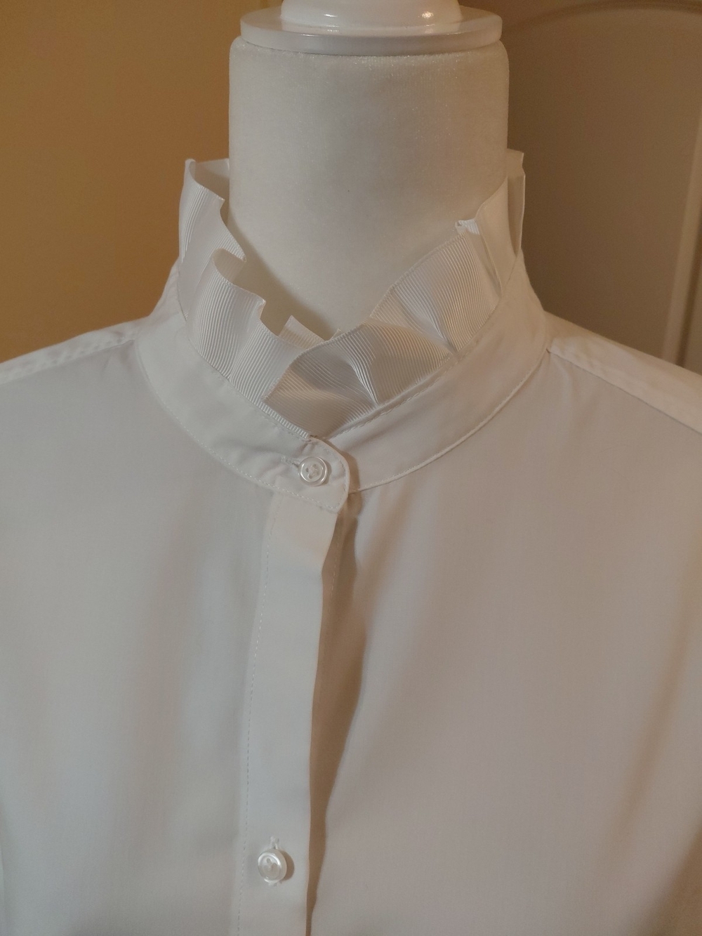 Pearly Vine White Button-Front Women's Blouse XL EUC - Picture 3 of 7